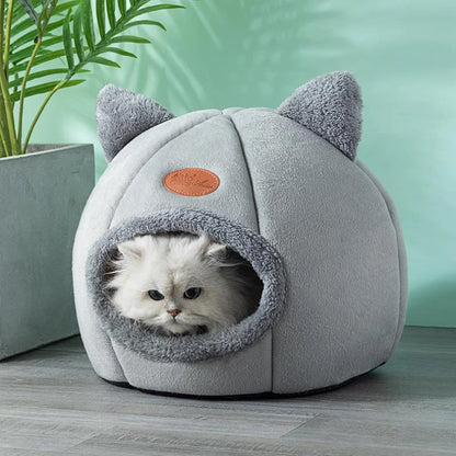 Cozy Winter Cat Bed