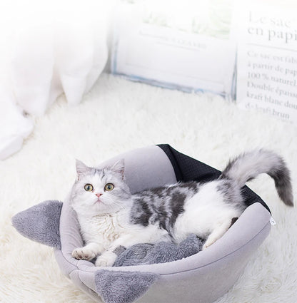 Cozy Winter Cat Bed